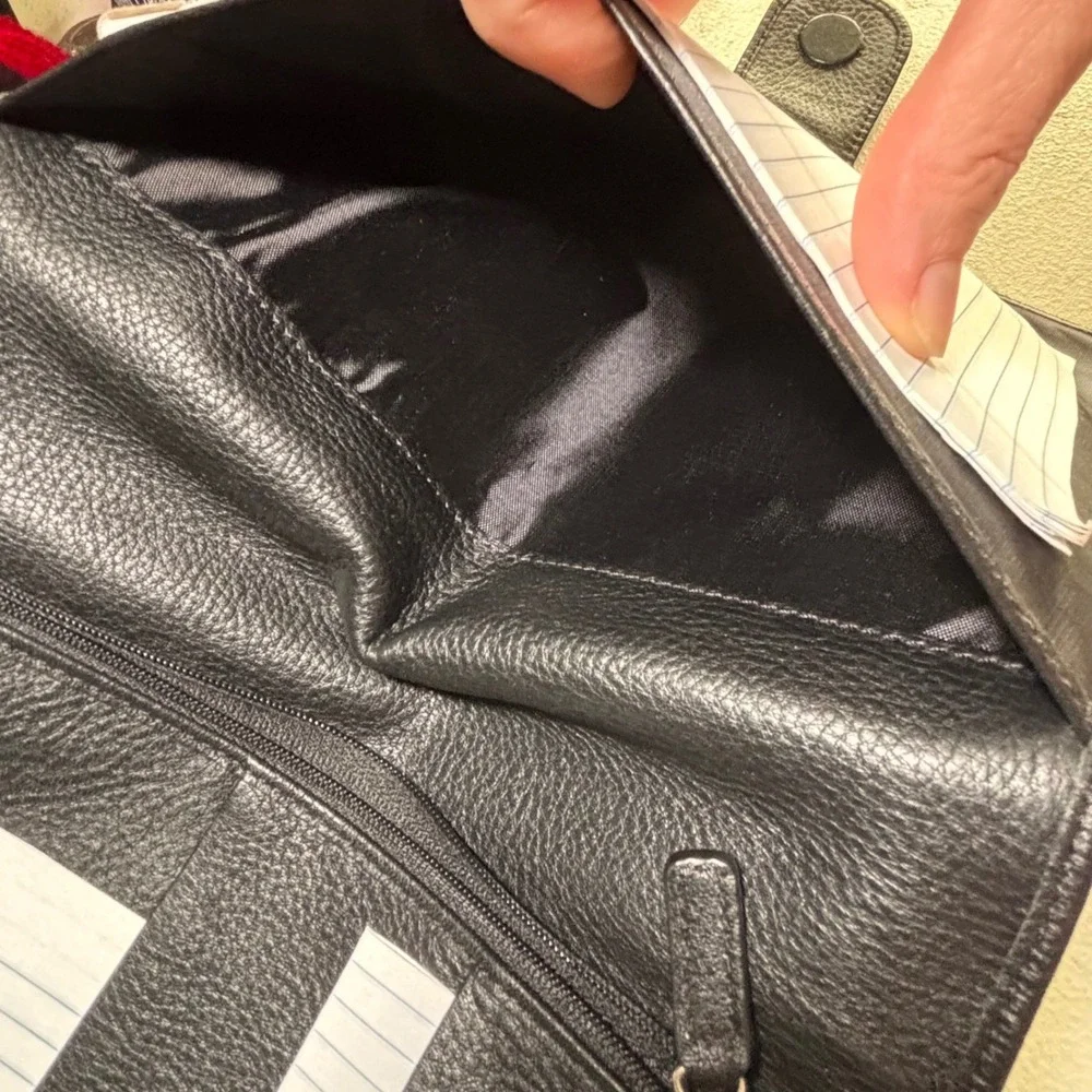 Levenger Portfolio Black Pebbled Leather Magnetic Tab Zippered Folio Organizer